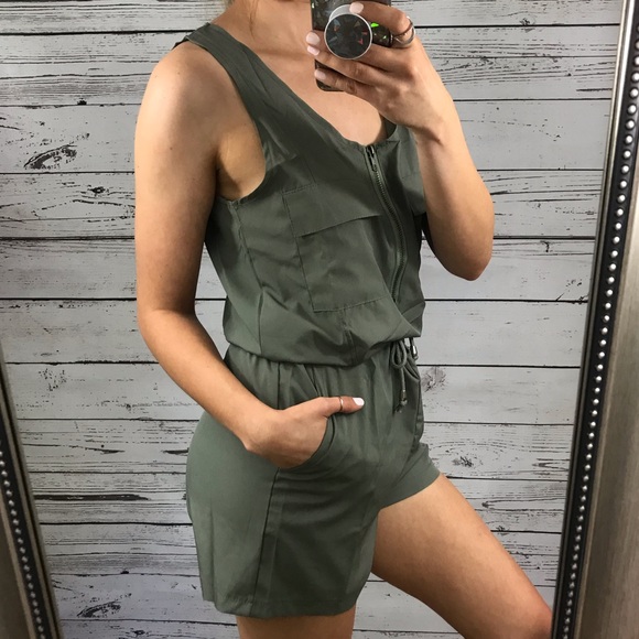 ❗️LAST ONE❗️Army Green Utility Romper [N] - Picture 4 of 6